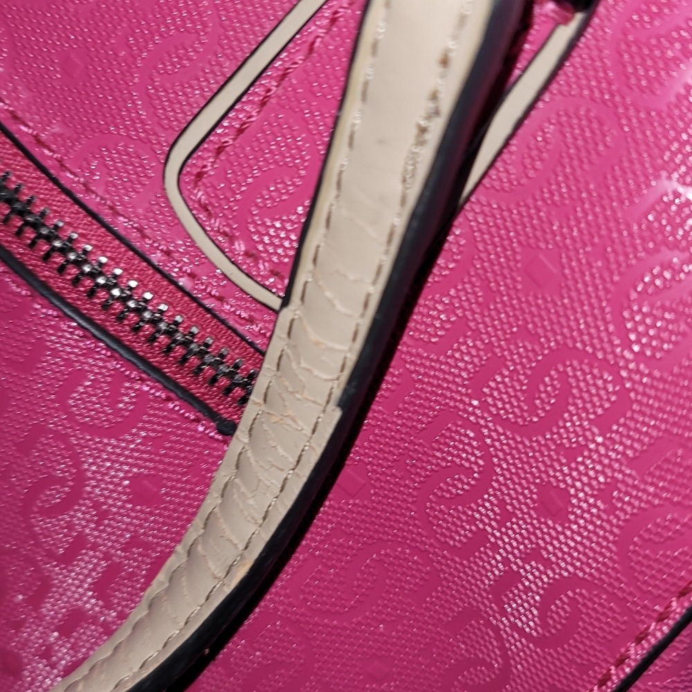Guess purse - Picture 9 of 10